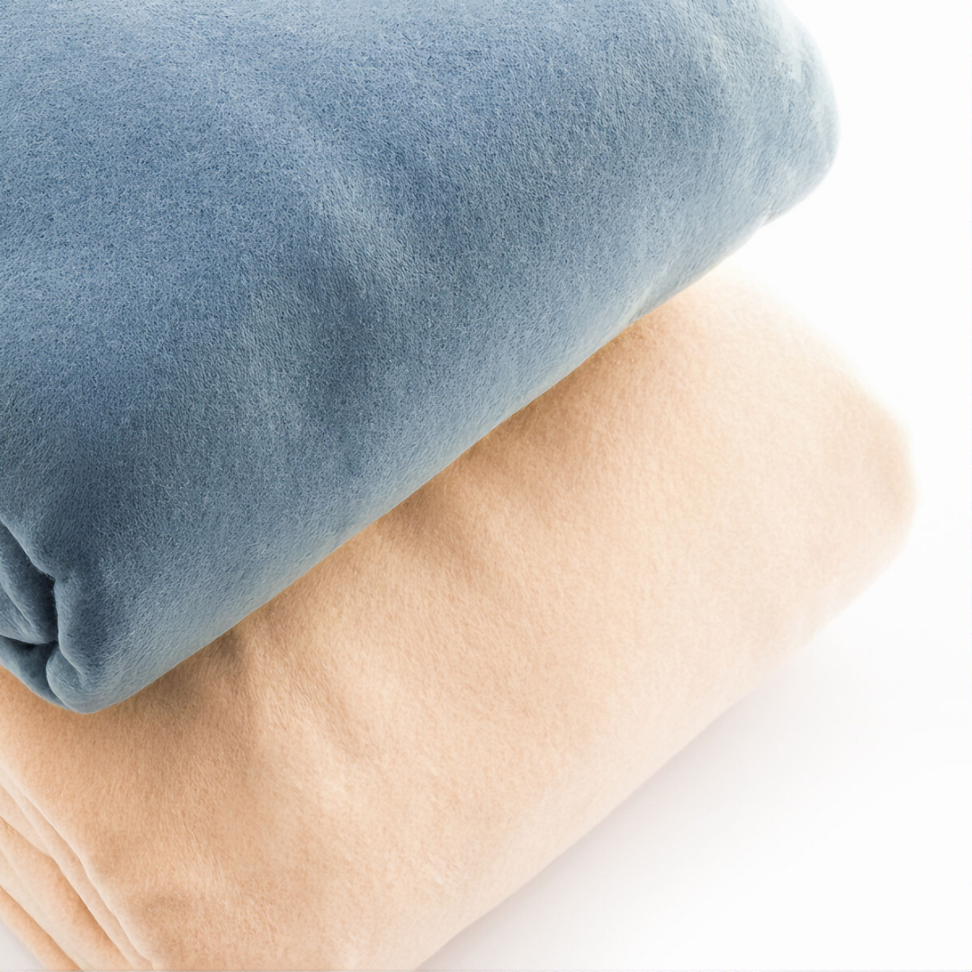 Single Sleeved Blanket with Central Pocket Faboulazy